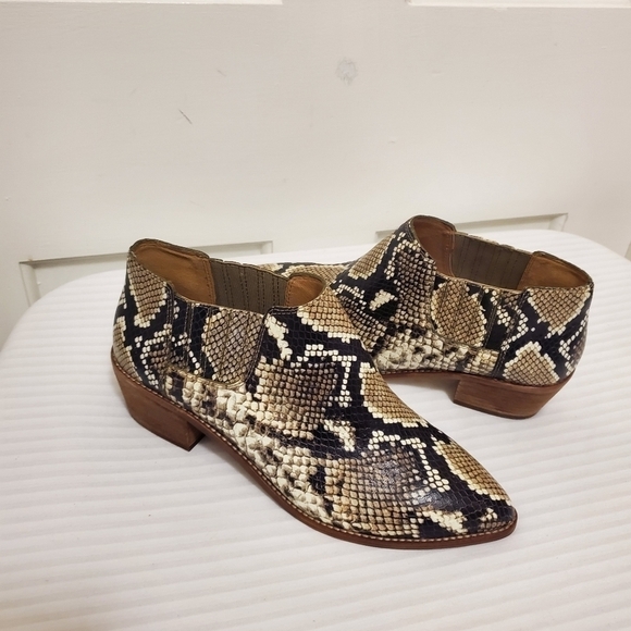 NWOT Madewell Sonia Snakeprint Leather Chelsea Booties Size 9 - Picture 3 of 14